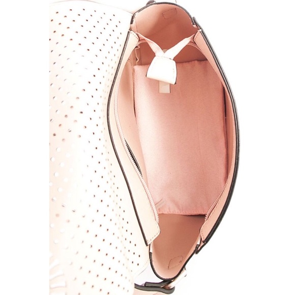 Stone Laser Cut Saddle Crossbody Handbag - Picture 4 of 4