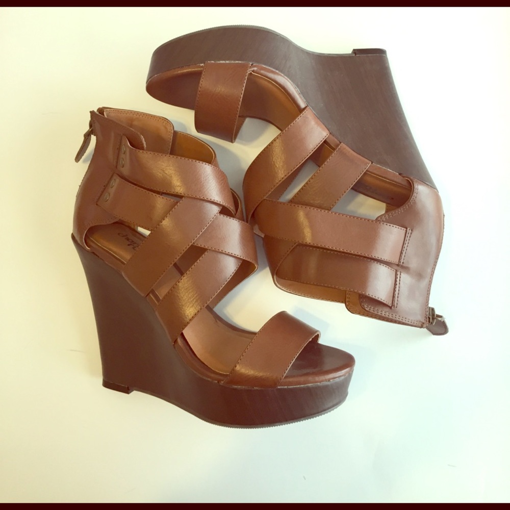 Brown zipper wedges!