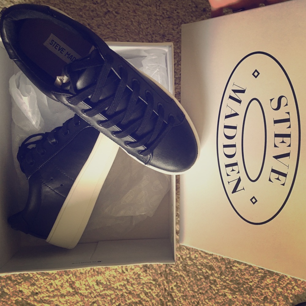 New！Steve Madden sneakers