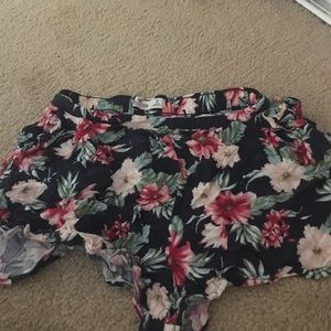 hollister flowy shorts