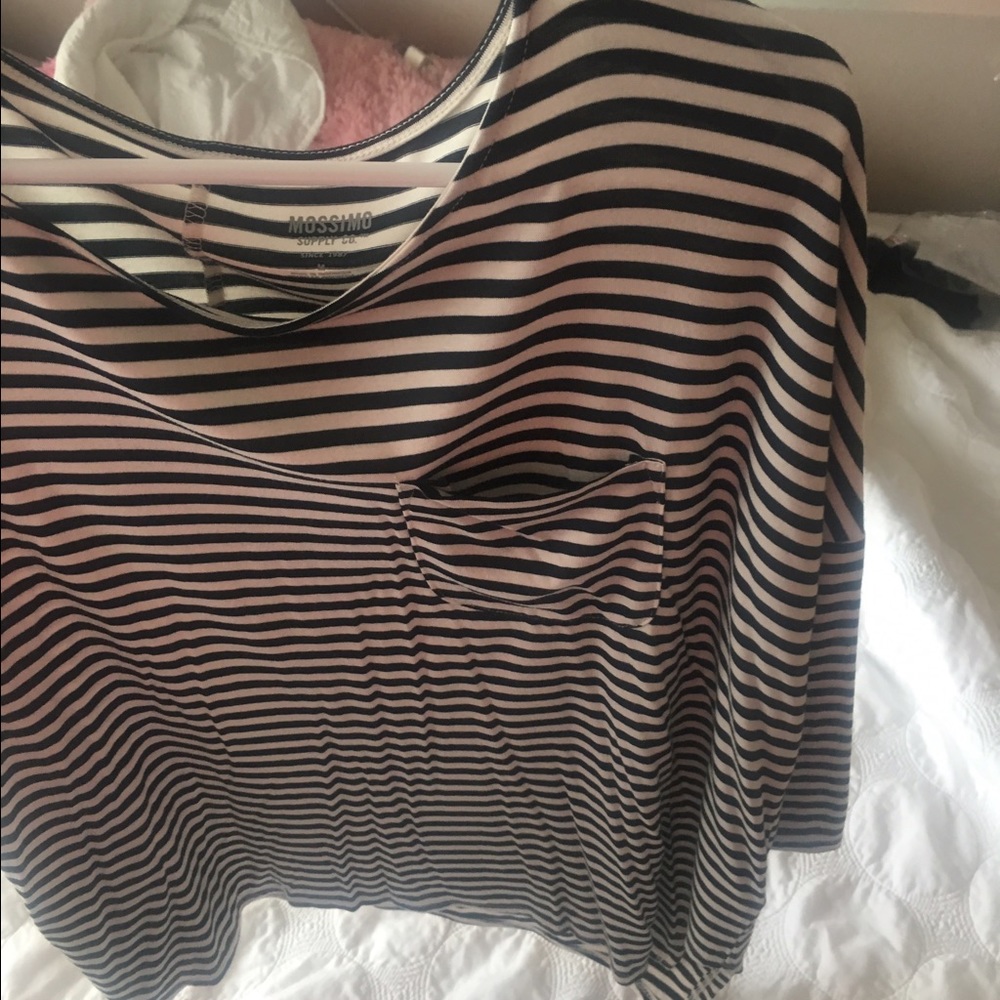 MOSSIMO SUPPLY CO m black & white stripped shirt