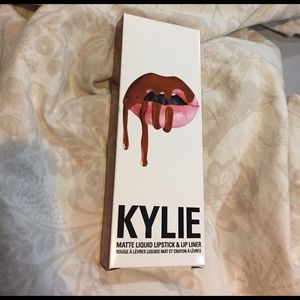 Kylie lip kit dolce k