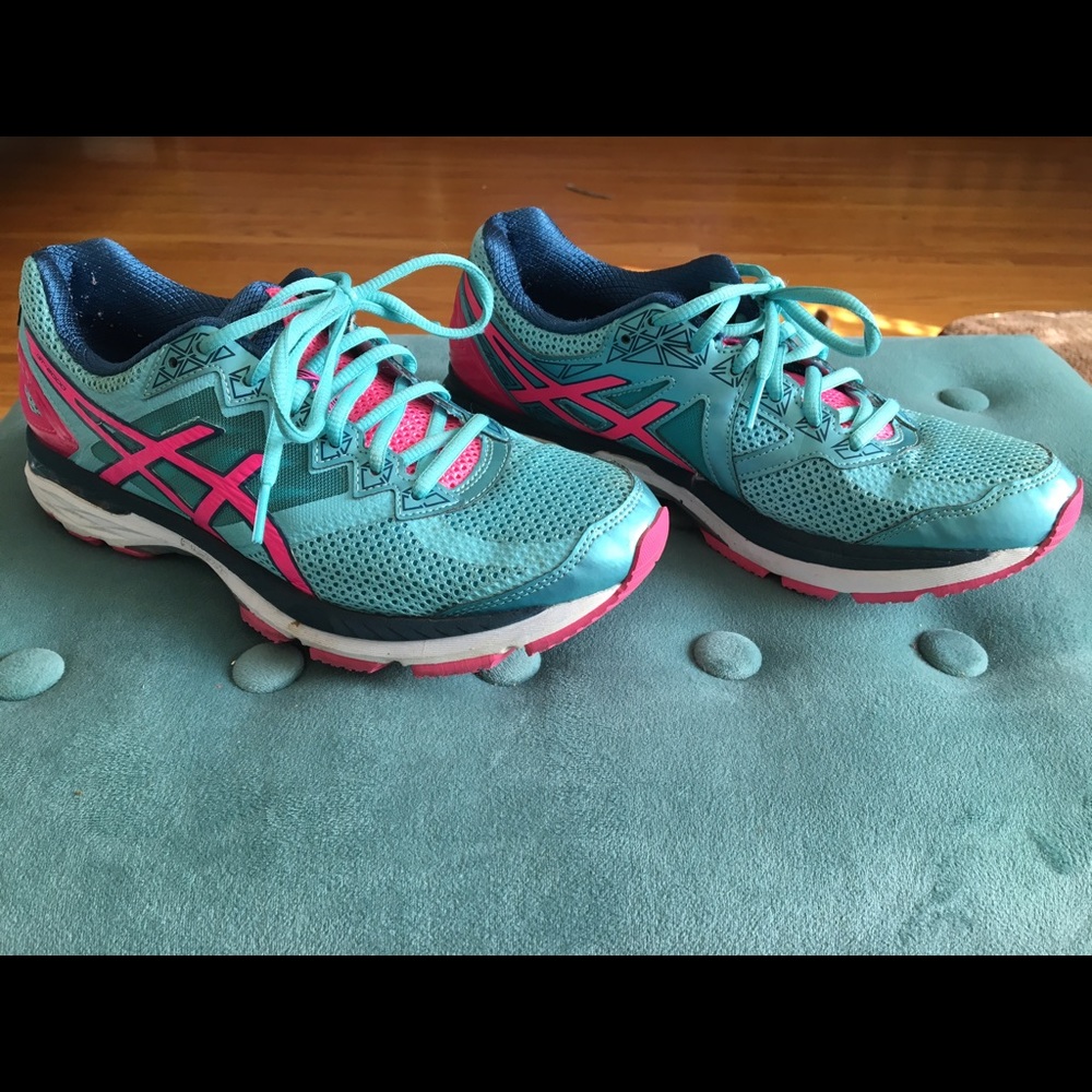 Asics shoes GT 2000  4