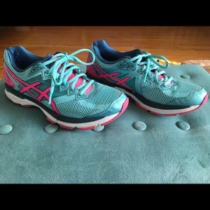 Asics shoes GT 2000  4