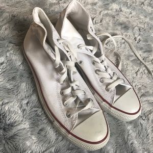 Converse Chuck Taylor all star.