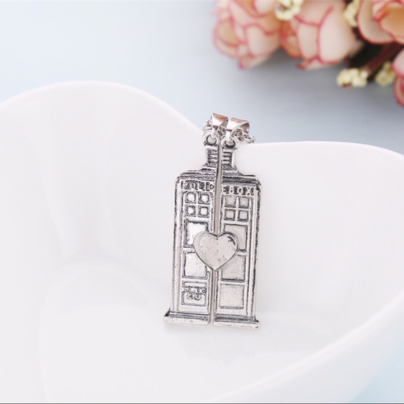 🏵DR. WHO HIS & HERS TARDIS NECKLACE - Picture 2 of 5
