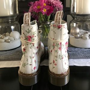 White floral bounce soles DR Martens