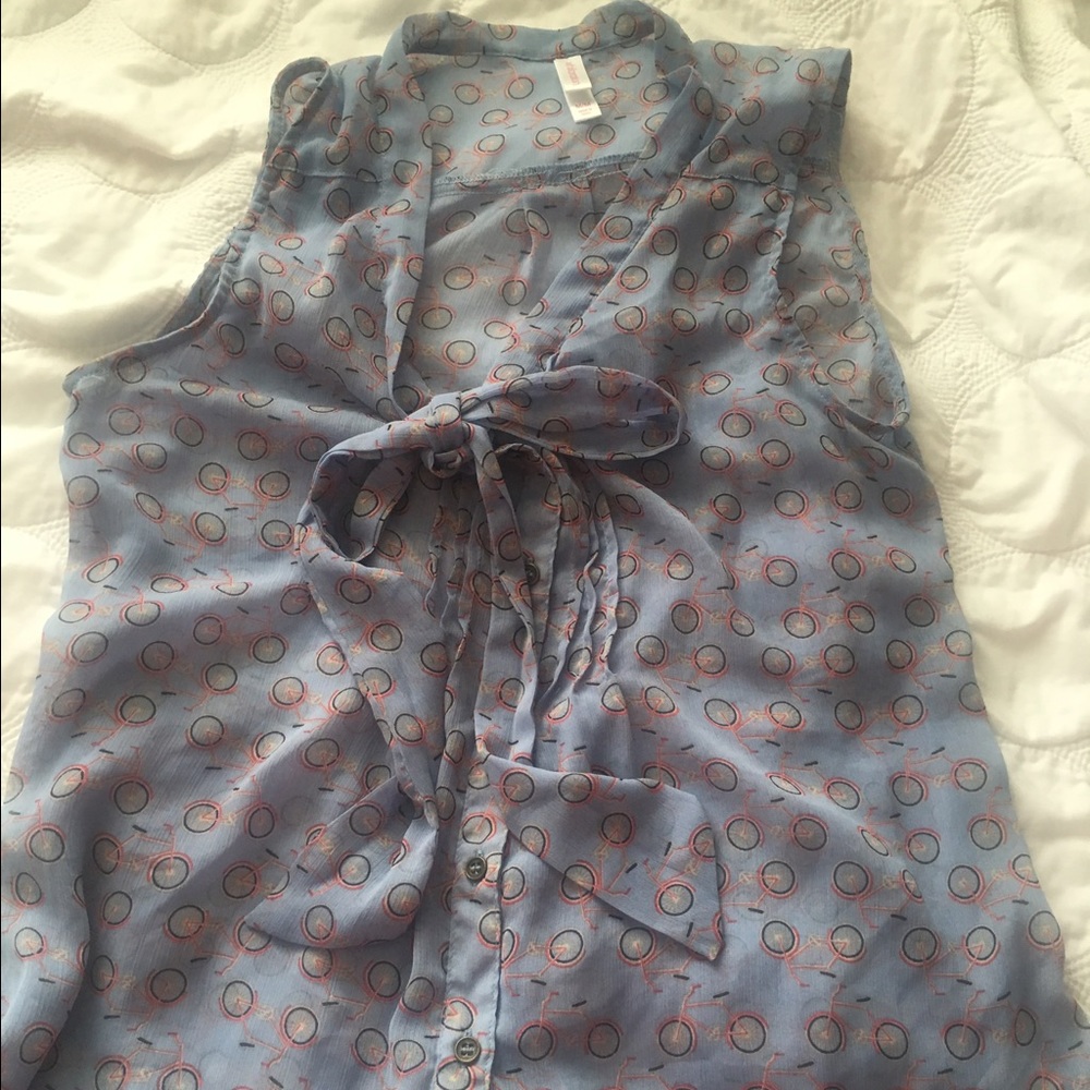 XHILARATION M sheer bicycle blouse