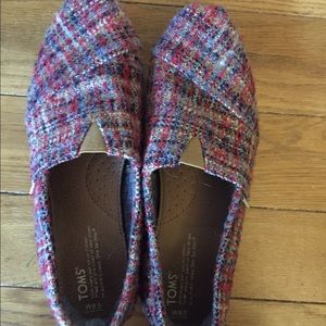 TOMS - 8.5