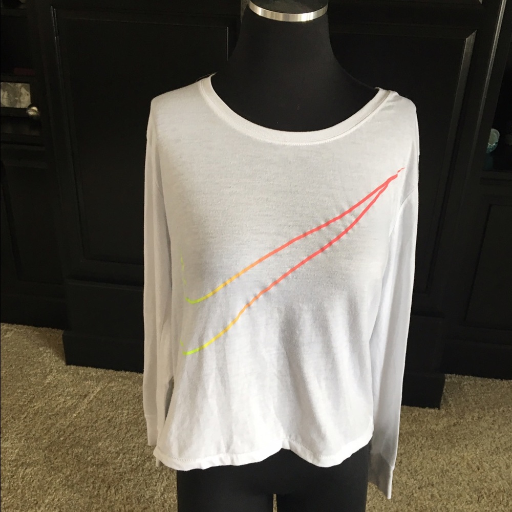 White Cotten Nike shirt..