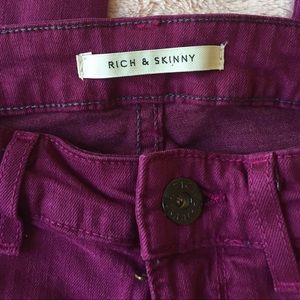 RICH & SKINNY  plum colored skinny jeans