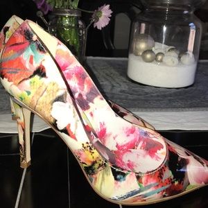 Truth or Dare by Madonna pointed toe heels