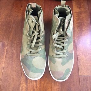 NFN Gourmet Camo Sneakers - Size 9