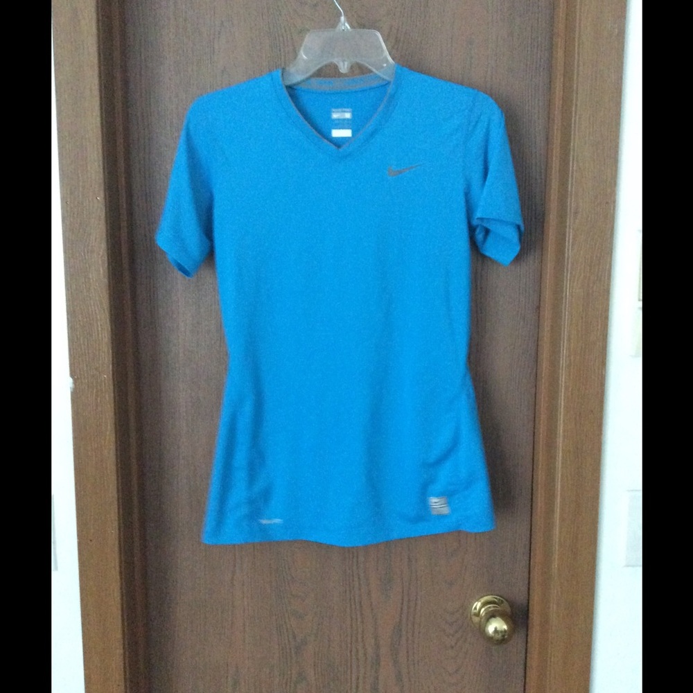NWOT Nike pro tee