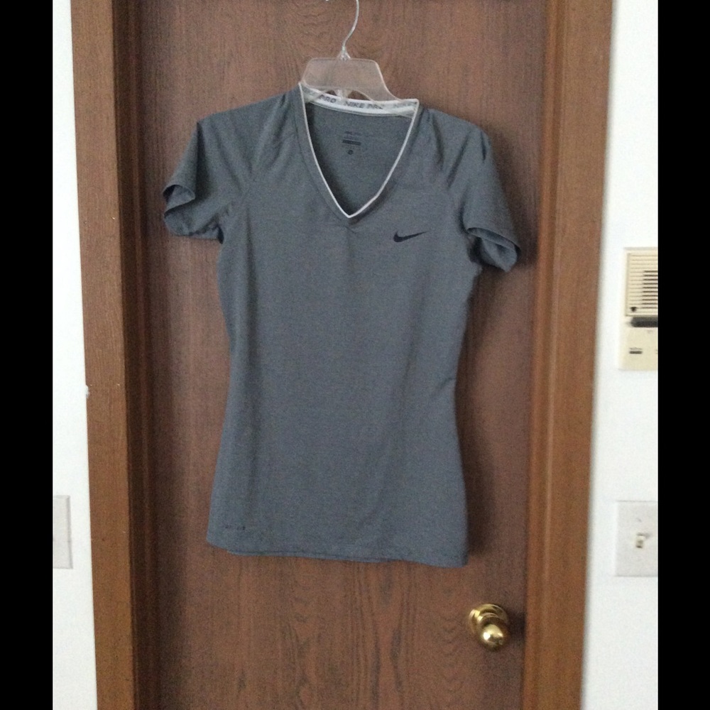 NWOT Nike pro tee