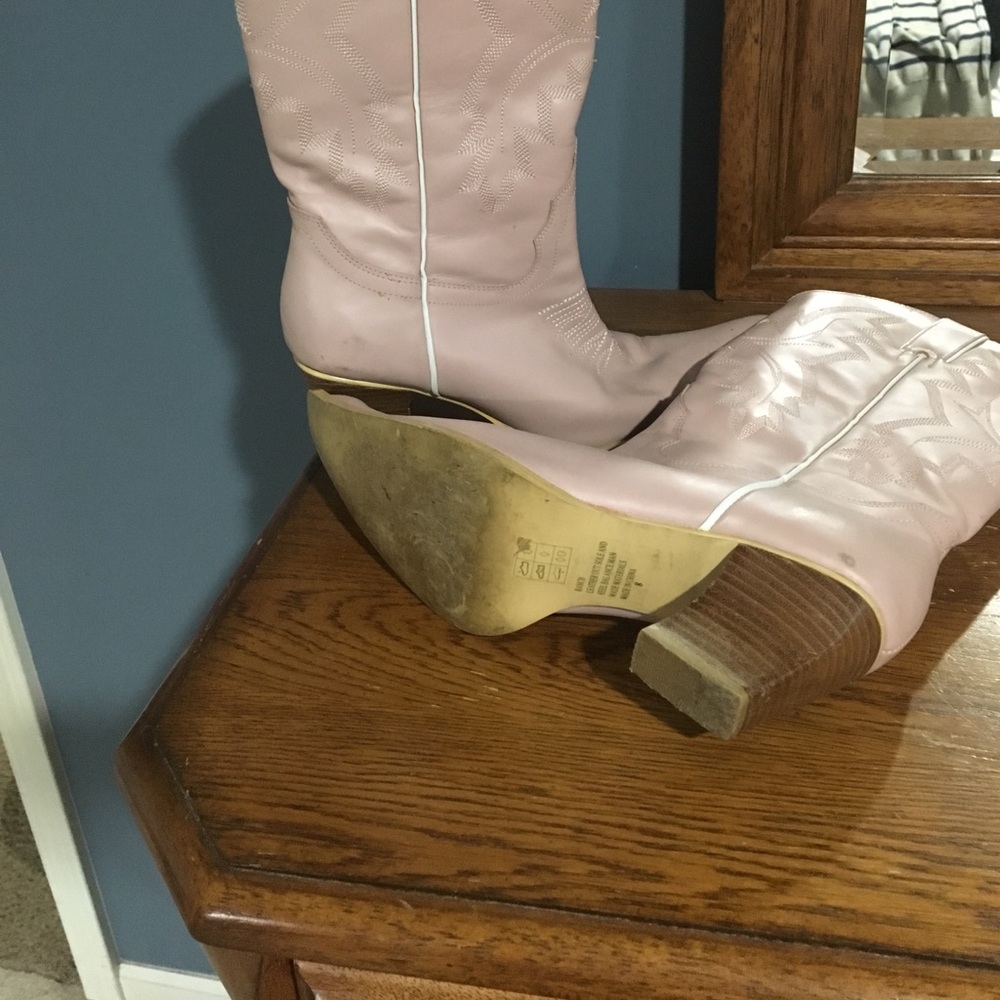 Boots - Picture 2 of 3