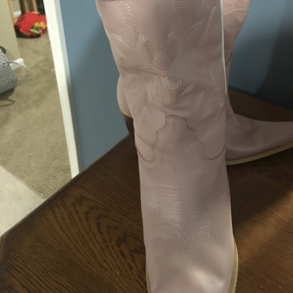 Boots - Picture 3 of 3