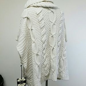 Small Cliche Cable Knit Poncho