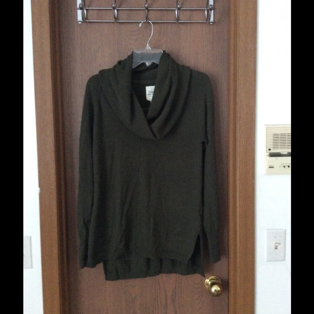 NWOT crowl neck sweater