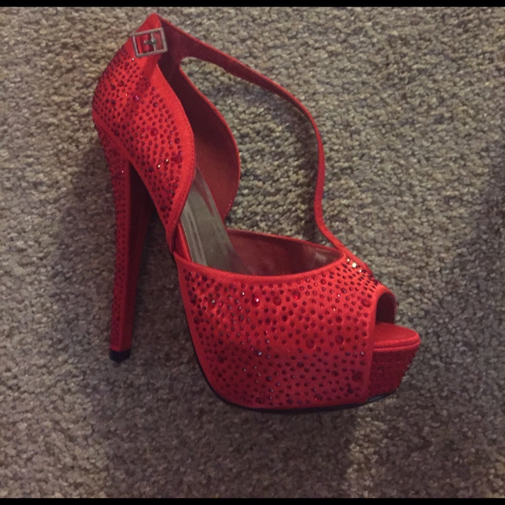 Red Pumps - Picture 2 of 4