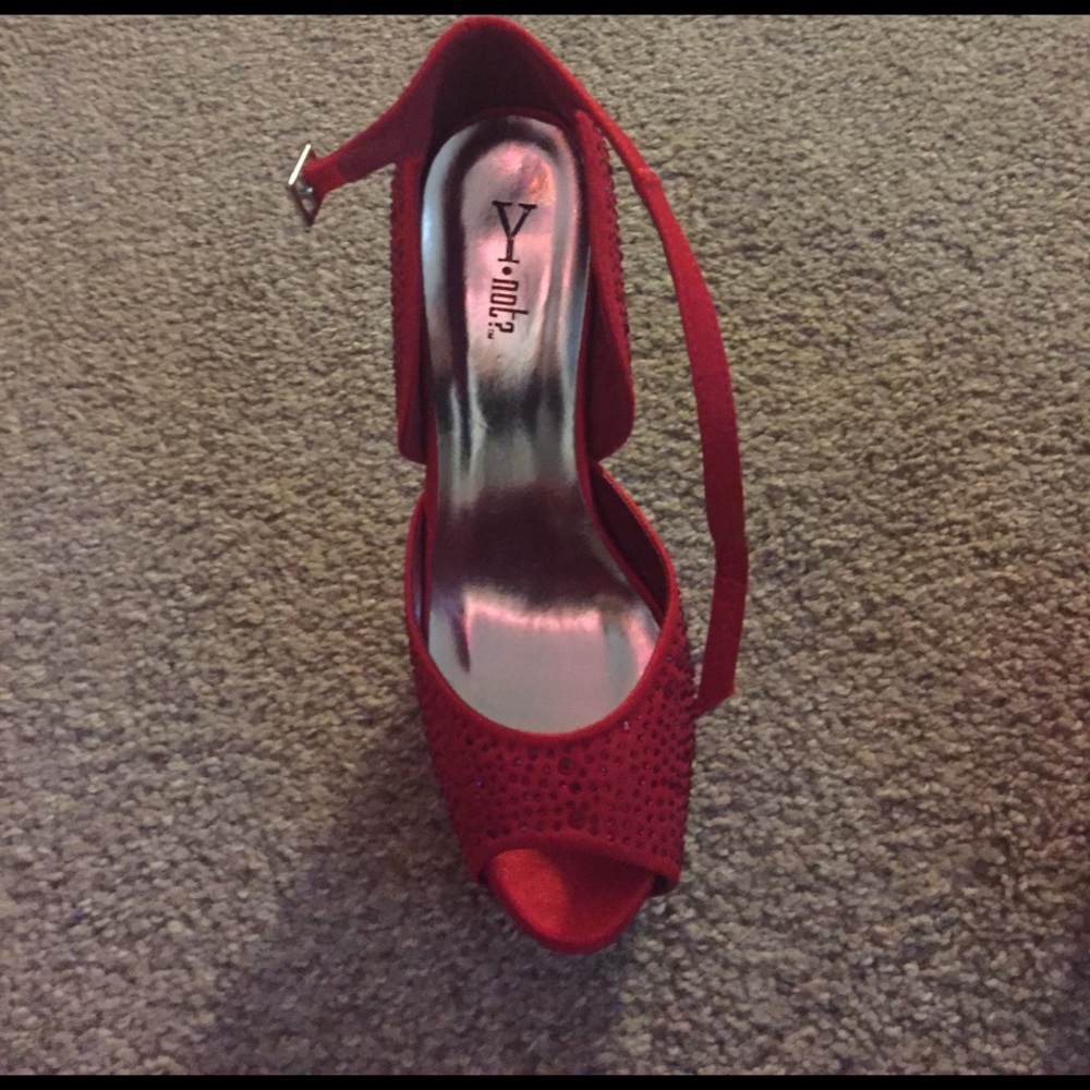 Red Pumps - Picture 3 of 4