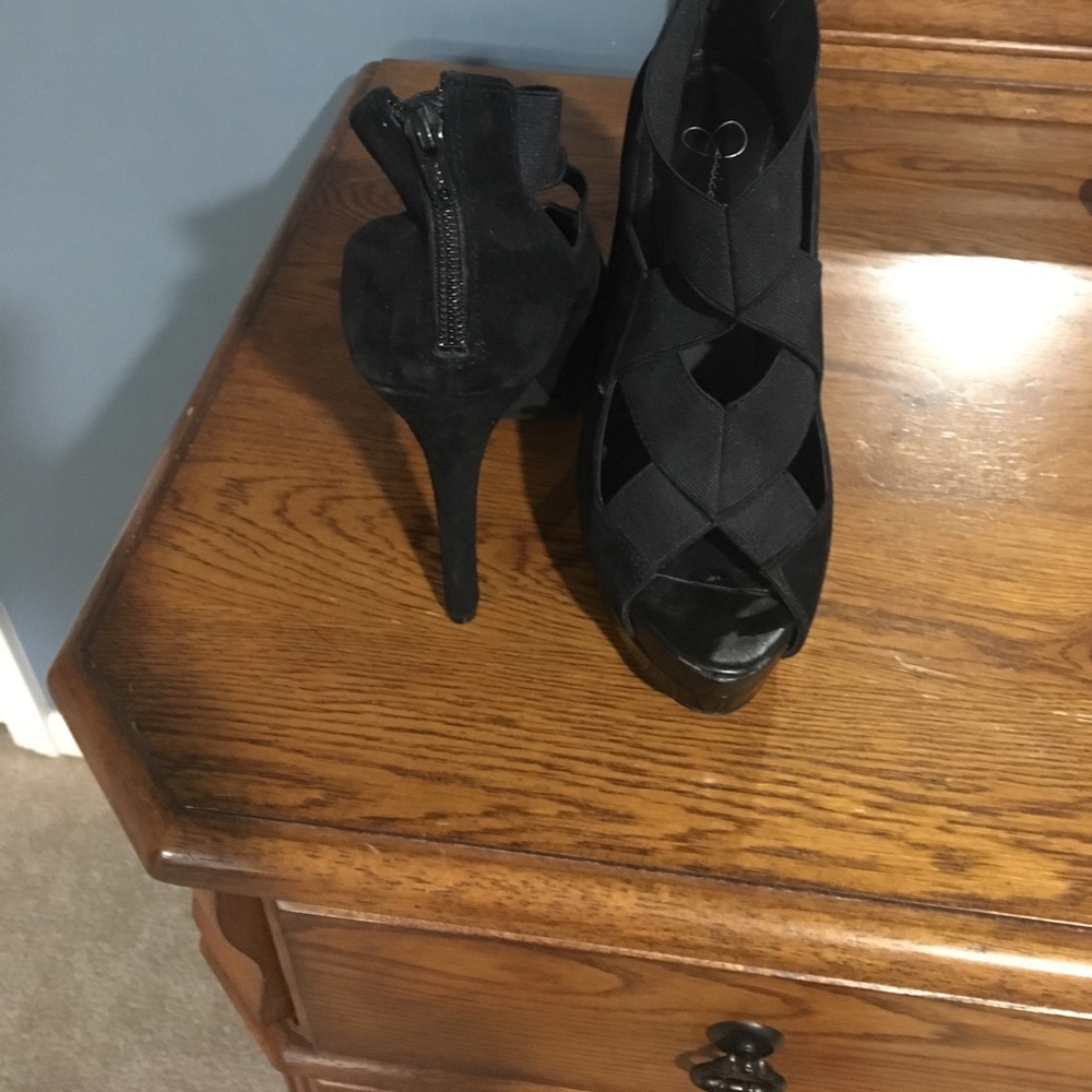 Heels - Picture 2 of 3