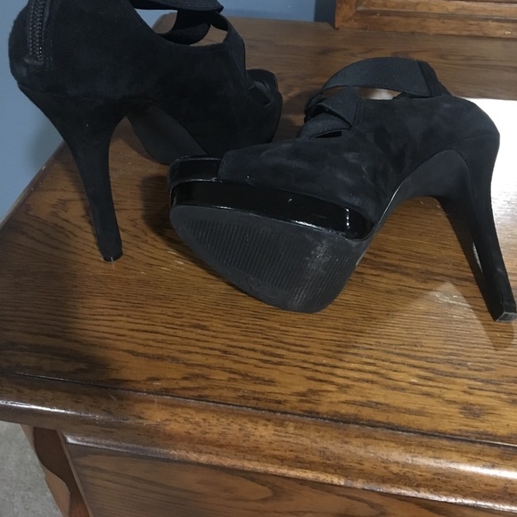 Heels - Picture 3 of 3
