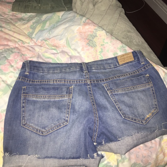 Cut off midrise Aeropostale shorts (good condition - Picture 2 of 2