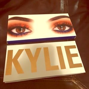 Kylie cosmetics Royal Peach Palette