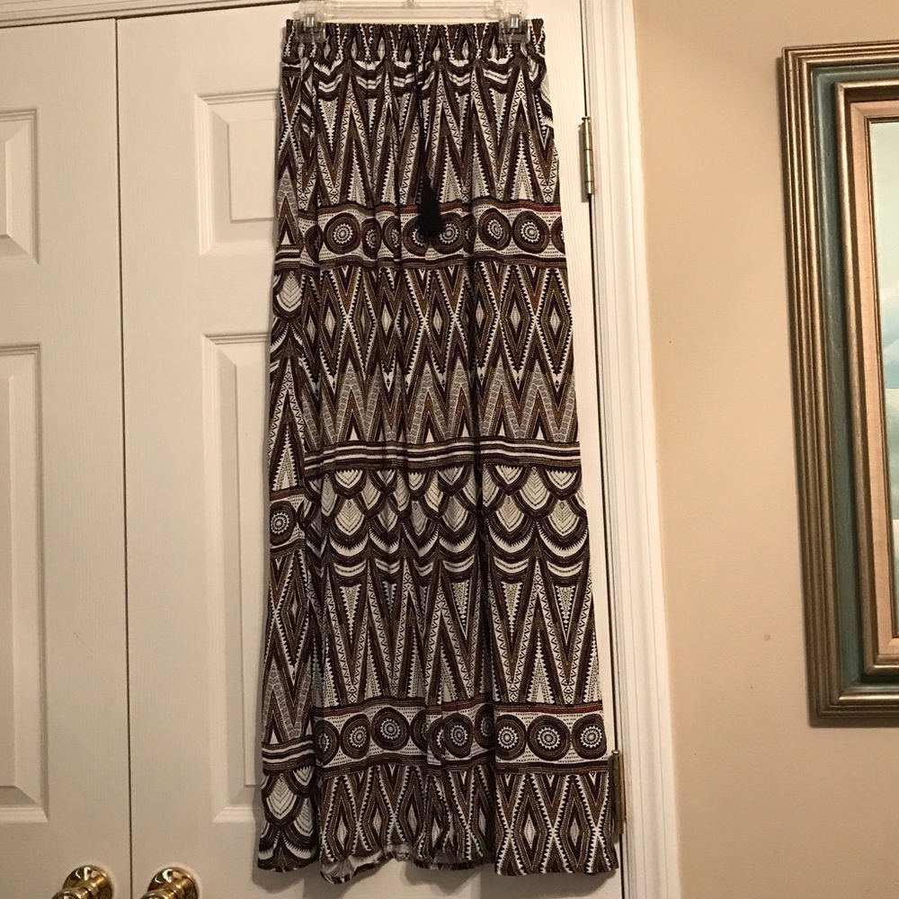 H&M print maxi skirt with pockets, size 6