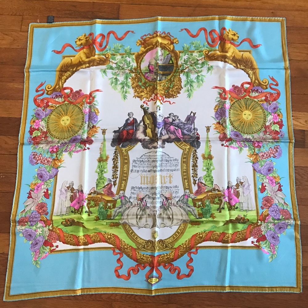 ✨Versace silk scarf