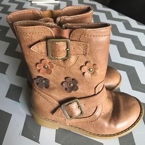 Brown boots with flower accent