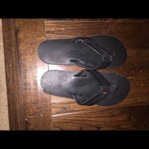 Black rainbow flip flops size 8 - never worn