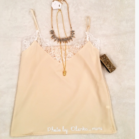 🆕 Light Khaki Lace V Top - Picture 3 of 5