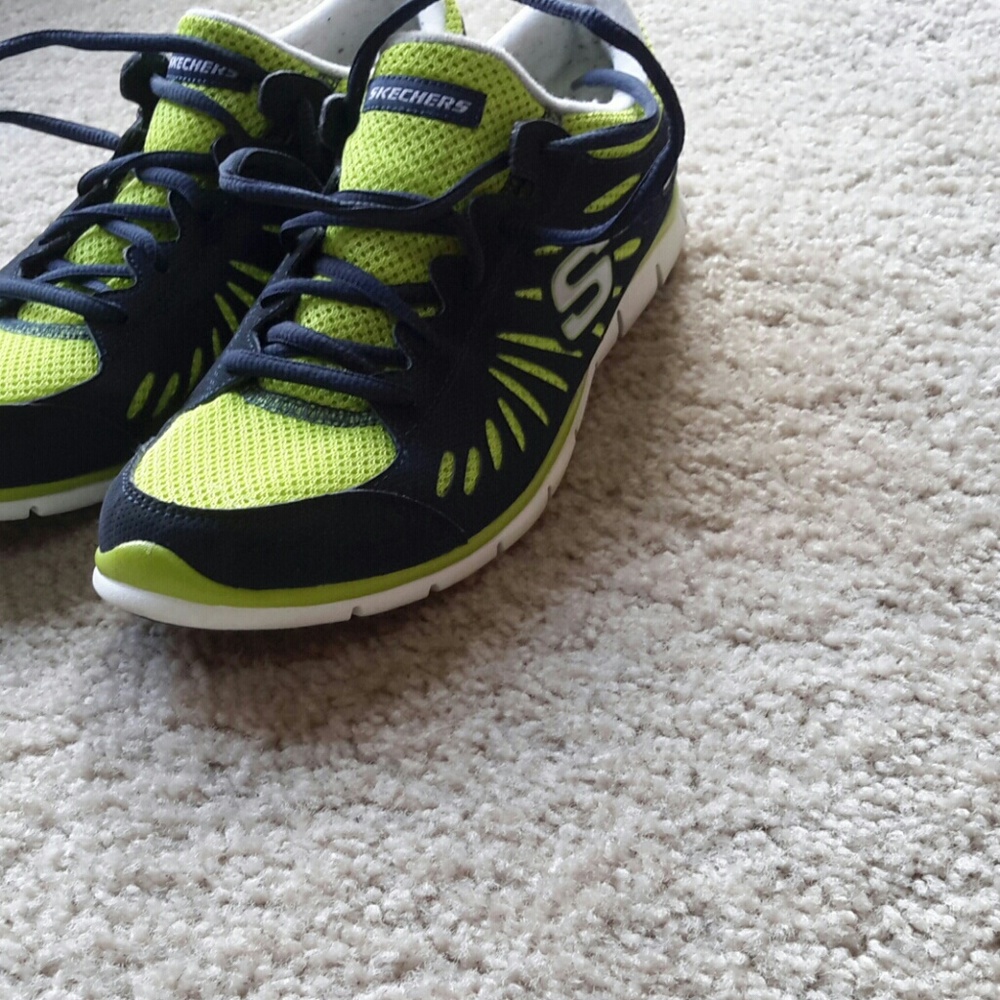 WOMENS SKECHERS TENNIS SHOES SZ 10 EUC