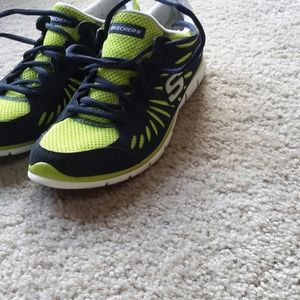 WOMENS SKECHERS TENNIS SHOES SZ 10 EUC