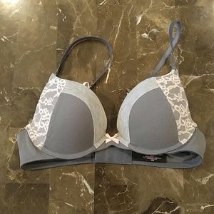 32B Victoria secret pushup bra