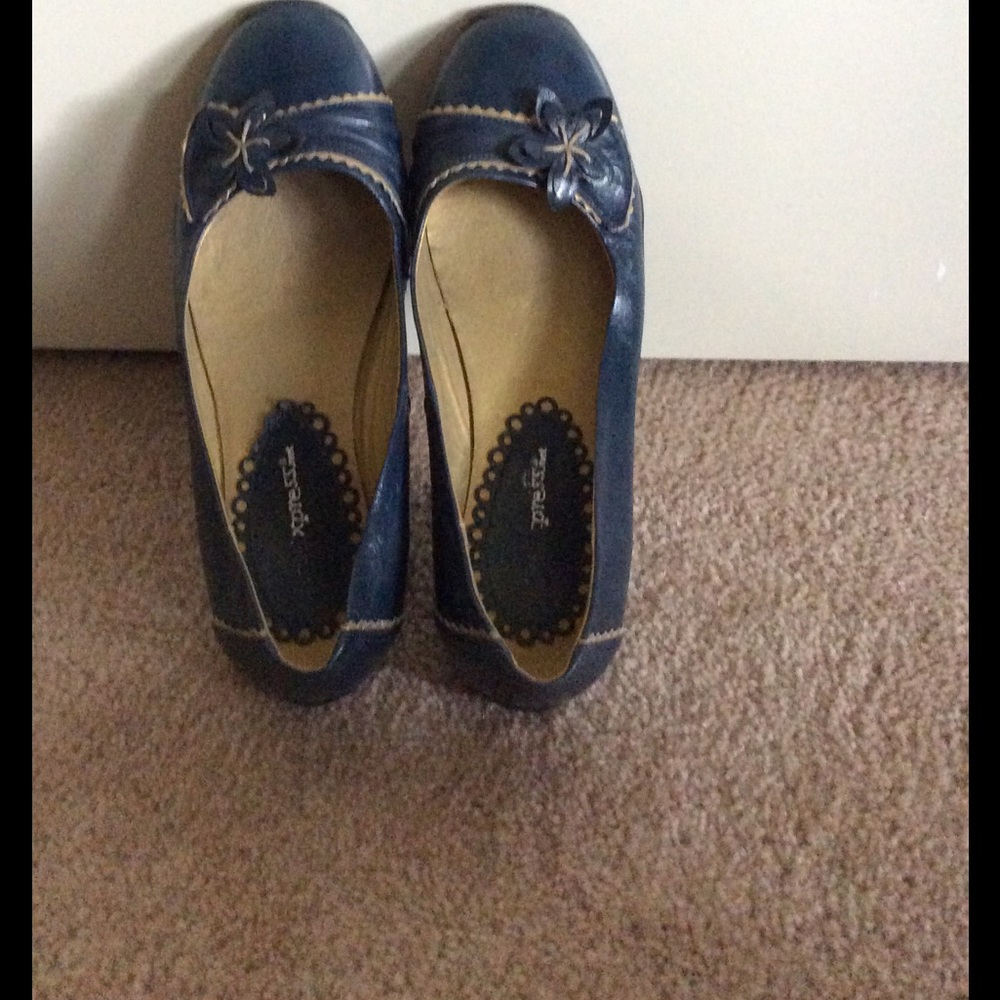 Barely worn, like new girls dress shoe flats