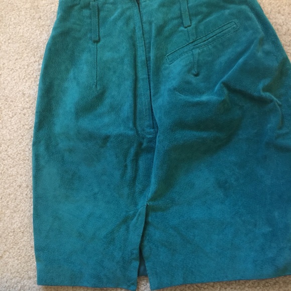 Teal suede skirt - Picture 2 of 3