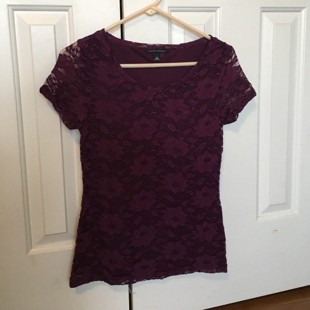 Banana republic lace short sleeve fitted tshirt.