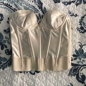Never worn corset 32a