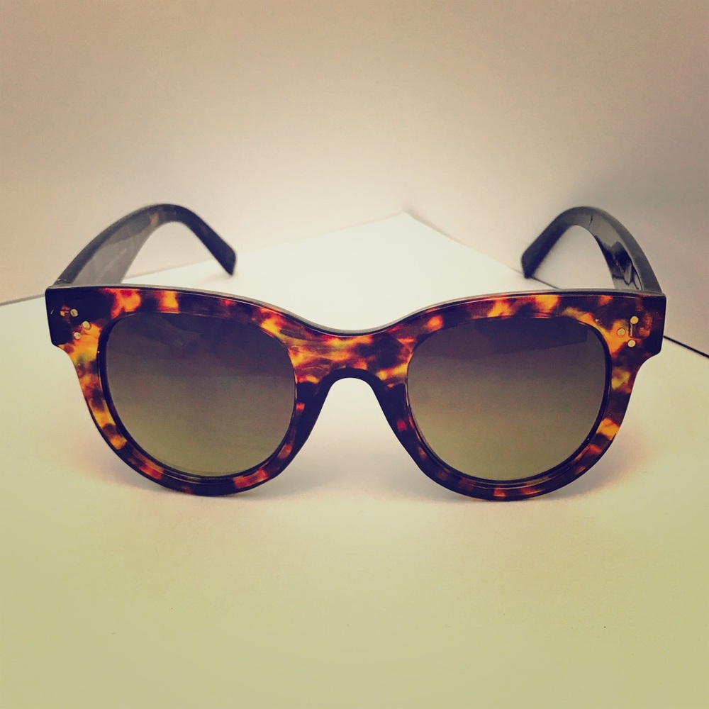 ♥️BOGO♥️New Urban Outfitters Tortoise Round