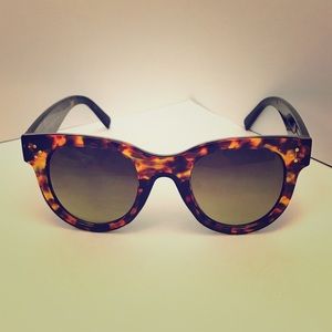 ♥️BOGO♥️New Urban Outfitters Tortoise Round