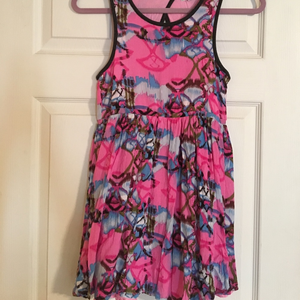 Cute and fun sun dress, opening on back, size S