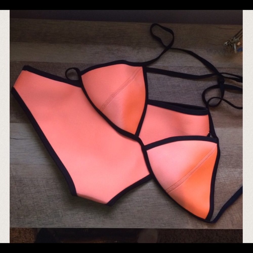 TRIANGL coral bottoms