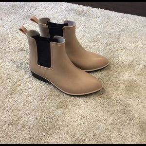 Biege boots