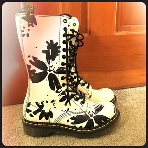 Doc Marten floral lace up boots size 6 NEW