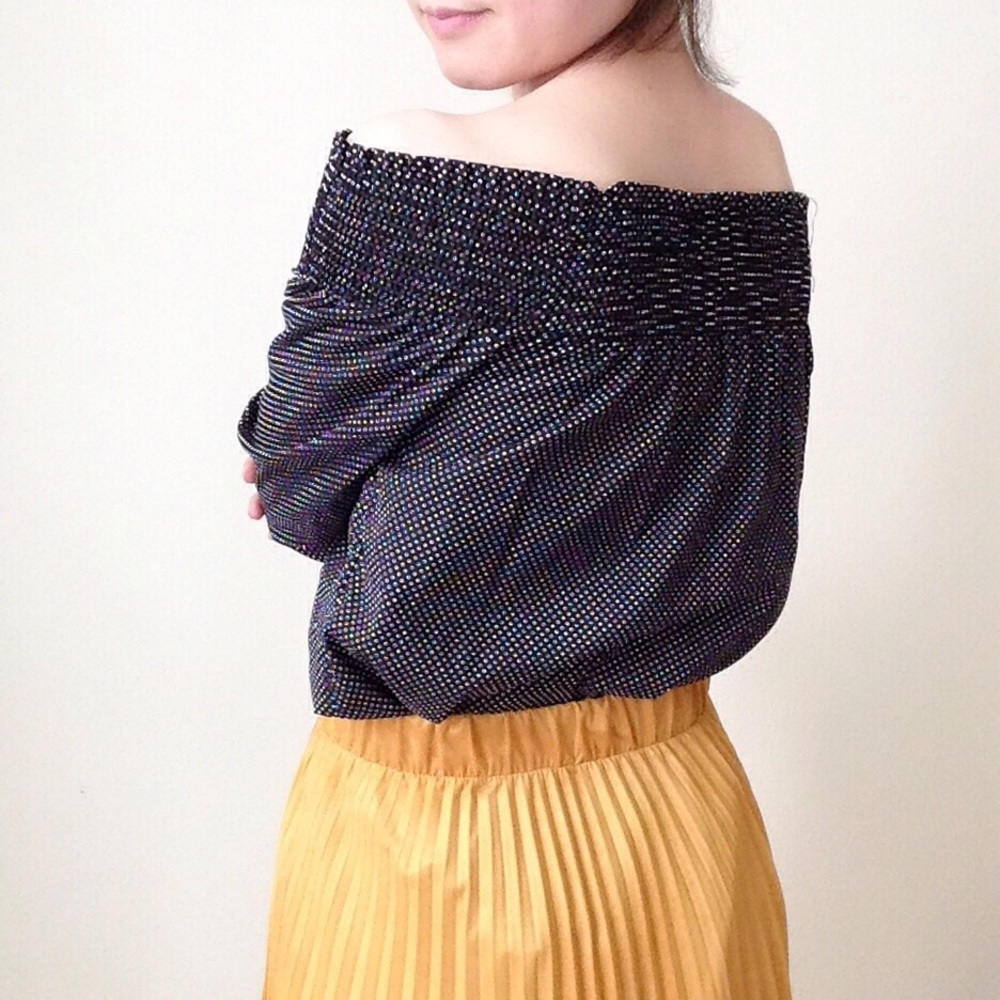 5⭐️Cotton Black/White polka dots off-shoulder top - Picture 4 of 6