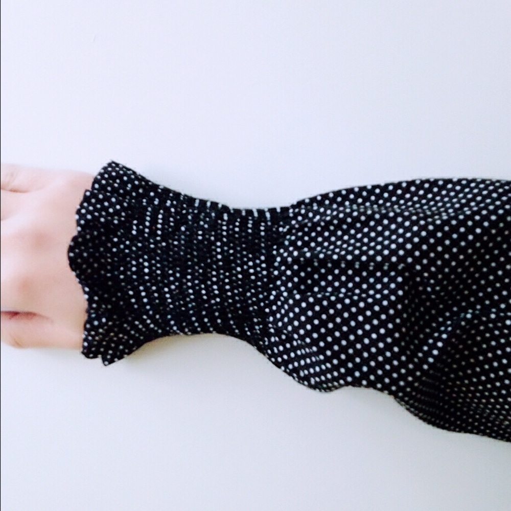 5⭐️Cotton Black/White polka dots off-shoulder top - Picture 3 of 6