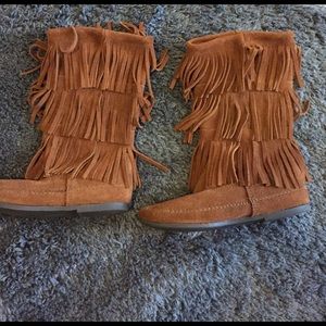 Hardly worn fringe boots